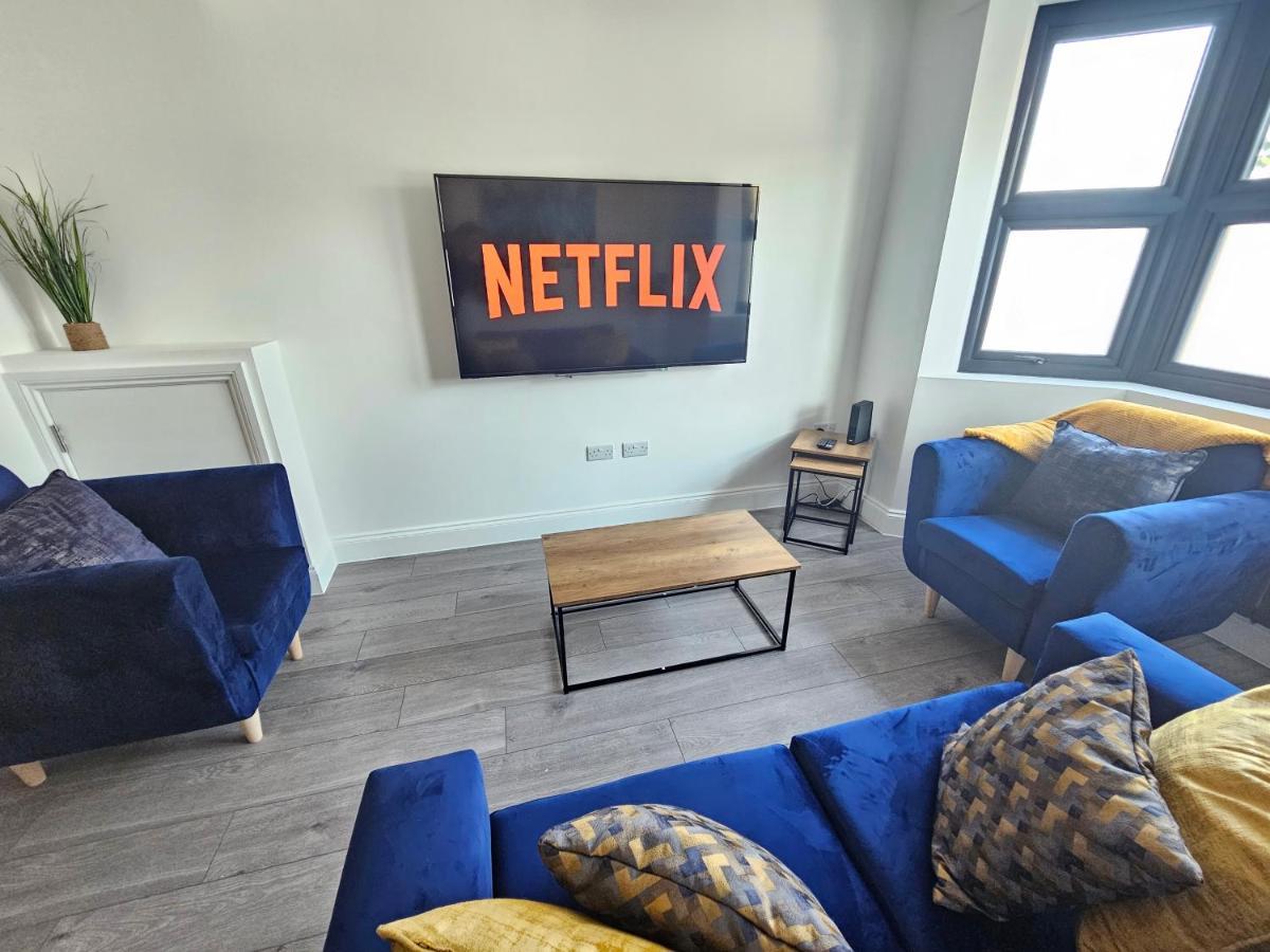 Spacious 4Br House, London, Sleeps 9, Parking Available Exterior photo